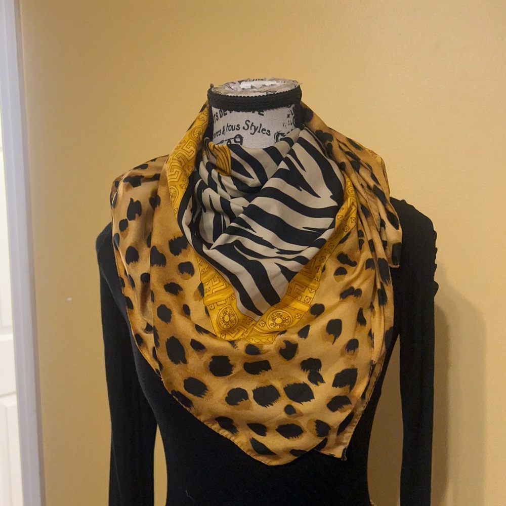 Baar & Beards vintage Baroque Animal Print Gold Black Scarf Handkerchief Italy - Picture 5 of 10